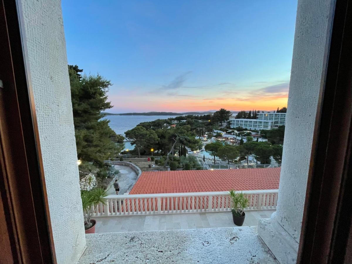 Dinka * Hvar Town