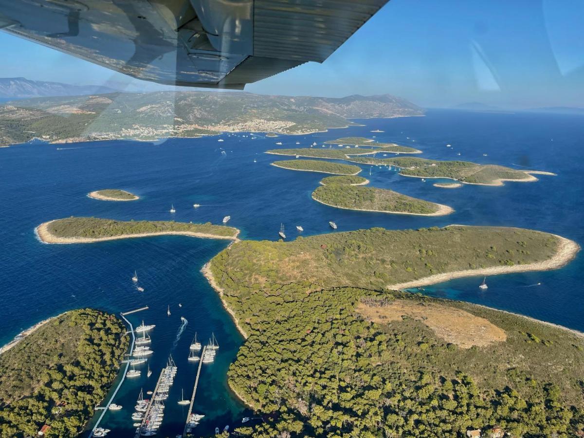 Dinka * Hvar Town