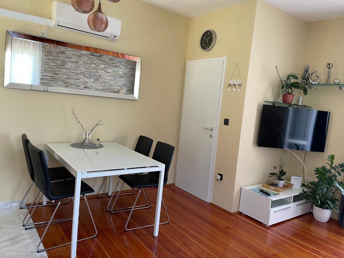 Apartma Dinka *