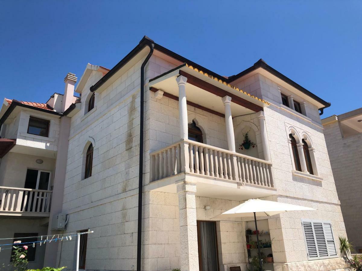 Apartma Dinka *